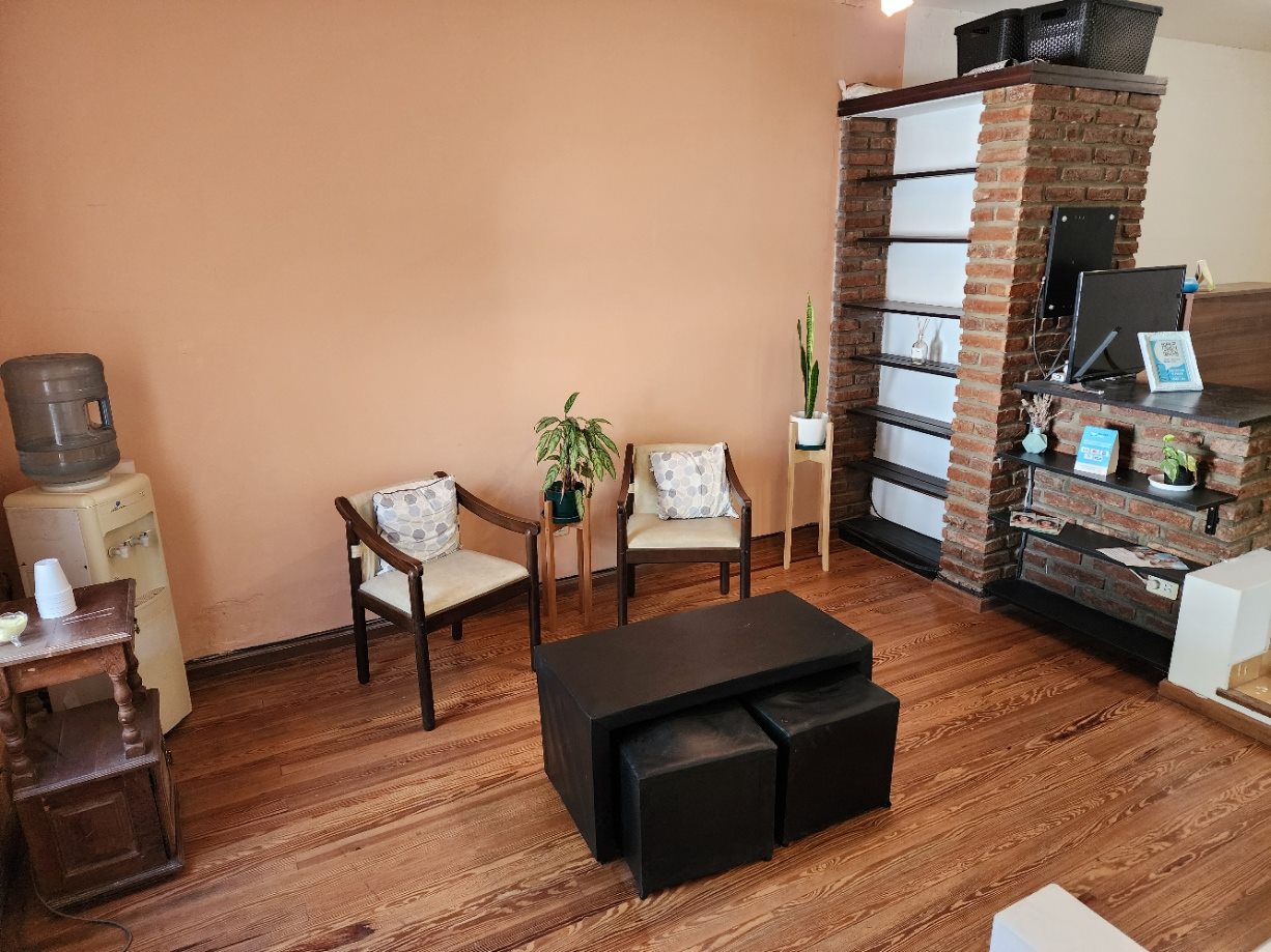 Sala de espera del consultorio Soluciones Odontológicas Integrales en La Plata